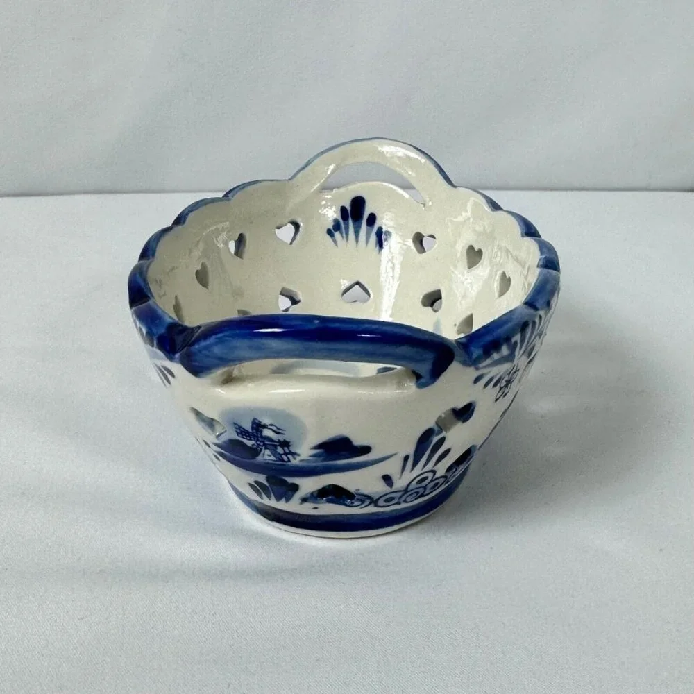 Small‎ Delft Blue Ceramic Basket Trinket Dish Windmill Hearts Holland Cobalt